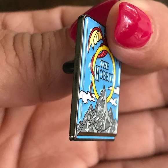 THE HOBBIT Book Shaped Collectible Enamel Pin NEW! 301B2 - Picture 4 of 5